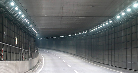 東京都 新宿御苑トンネル LEDトンネル灯